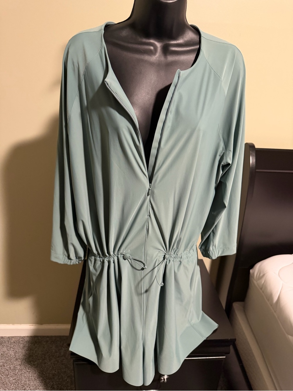 Lululemon Light Sage Green Drawstring Waist Tunic sz L
